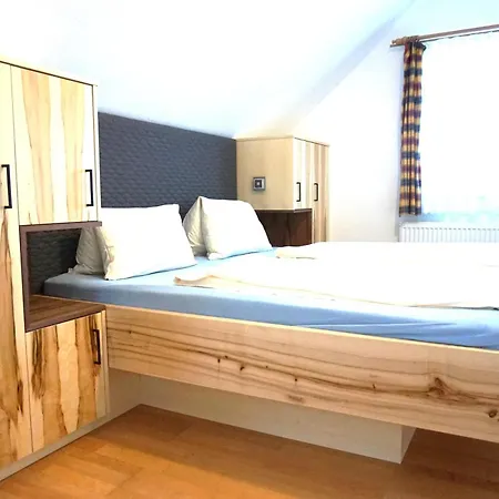 Semesterbostad Ahornhuette