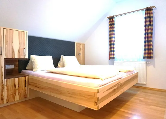 Ahornhuette سخلادميخ